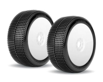 Jetko Sting Ultra Soft 1:8 Buggy Reifen auf weißen Revo Felgen