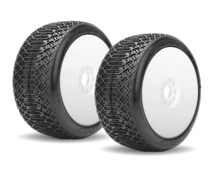 Jetko J One Composite Soft 1:8 Buggy Reifen auf Revo weißen Felgen