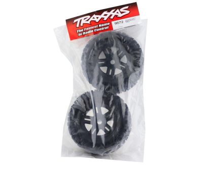 Traxxas Sledgehammer Reifen auf schwarzer 3.8 Felge montiert